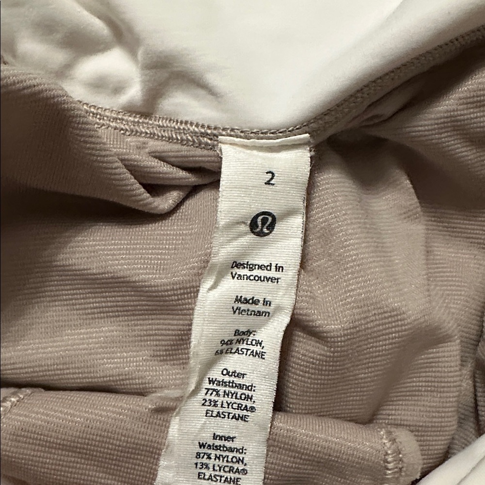 lululemon athletica Women's Athletic White Shorts lined size 2 - Picture 5 of 6